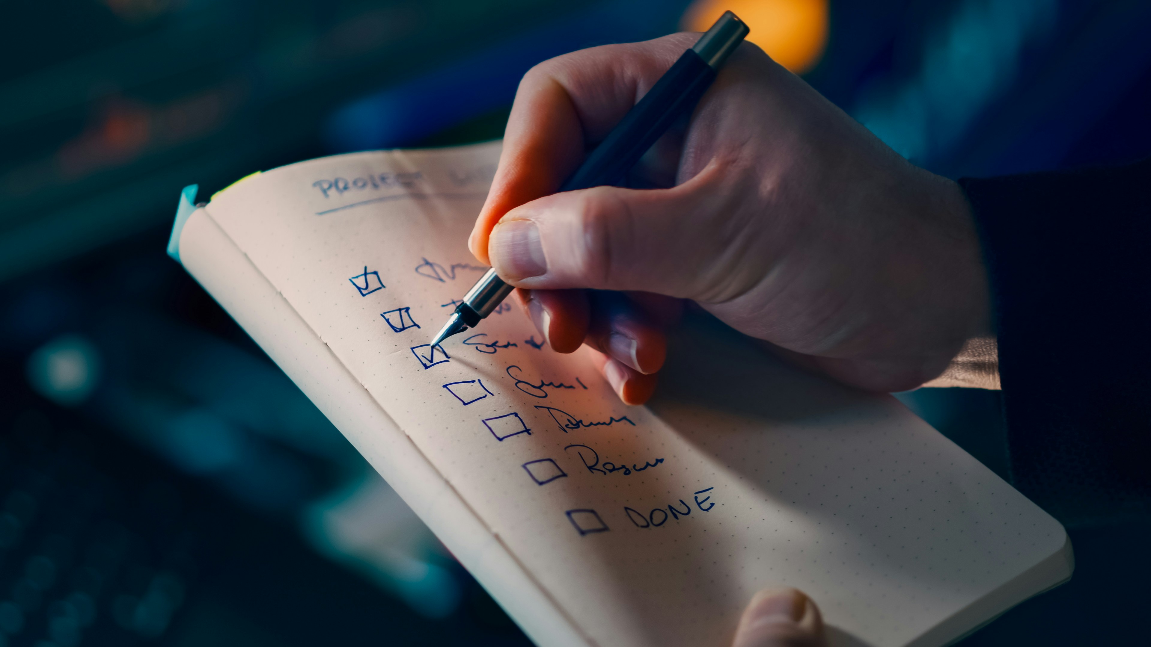 Pregătește casa de iarnă: checklist cu 12 lucrări și prețuri