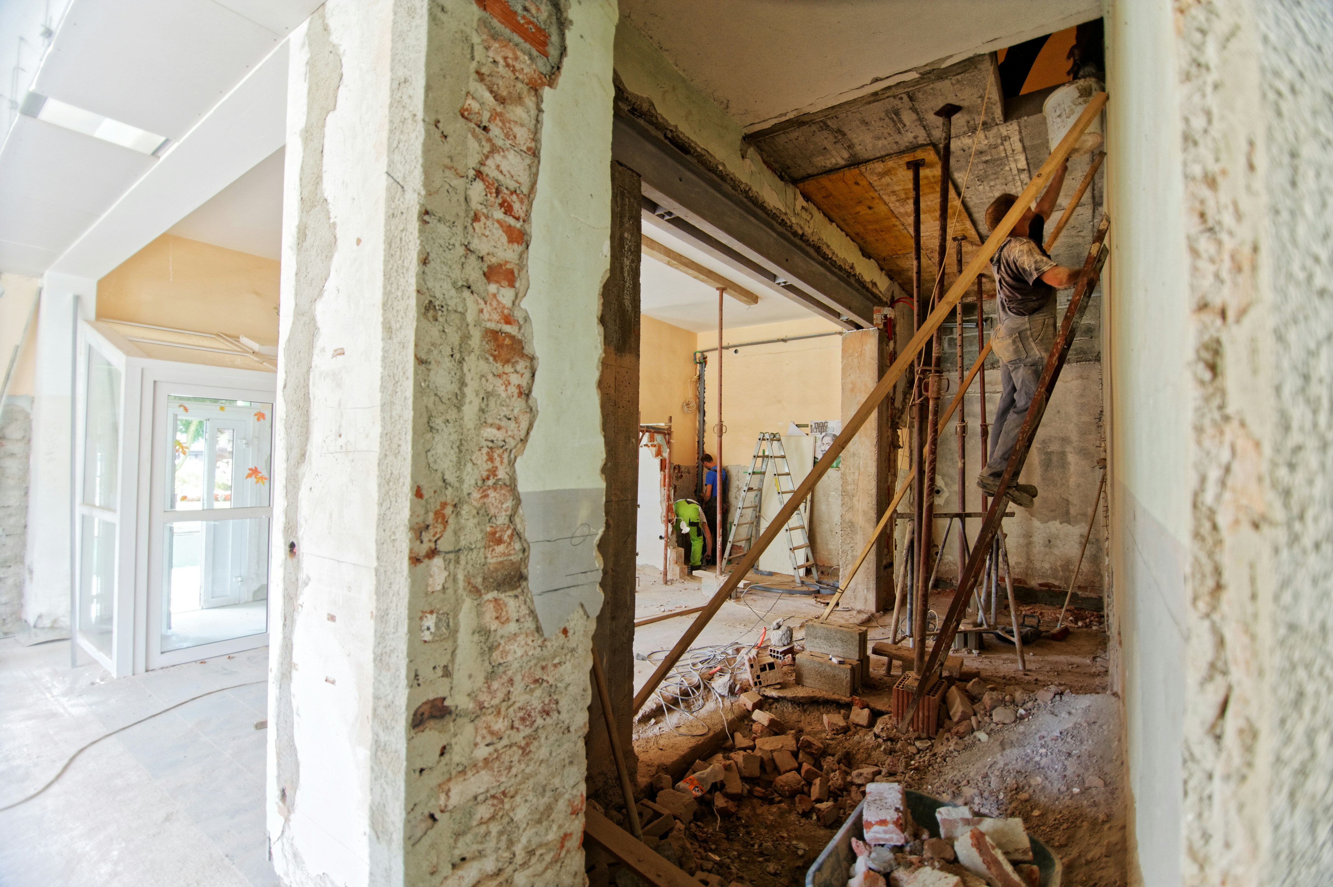 Cât durează renovarea unui apartament — termene realiste pentru fiecare tip în 2026